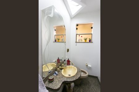 Casa à venda com 300m², 3 quartos e 2 vagasLavabo