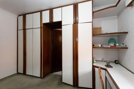 Casa à venda com 300m², 3 quartos e 2 vagasSuíte 2