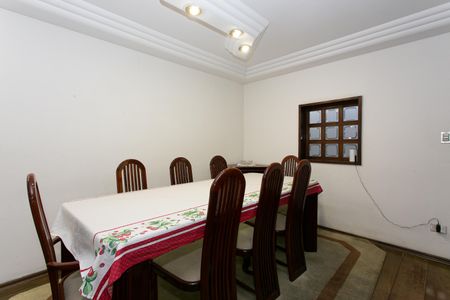 Casa à venda com 300m², 3 quartos e 2 vagasSala