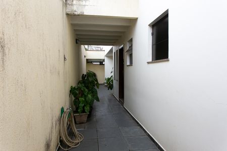 Casa à venda com 300m², 3 quartos e 2 vagasCorredor Externo