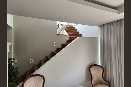 Apartamento à venda com 284m², 4 quartos e 3 vagasEscada