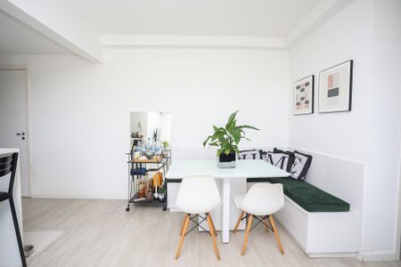 Apartamento à venda com 75m², 3 quartos e 1 vaga Apartamento à venda com 75m², 3 quartos e 1 vagaSala