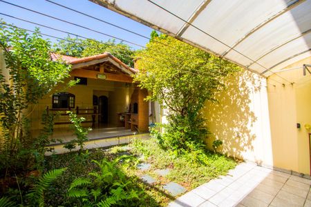 Casa à venda com 225m², 3 quartos e 4 vagas Casa à venda com 225m², 3 quartos e 4 vagasQuintal