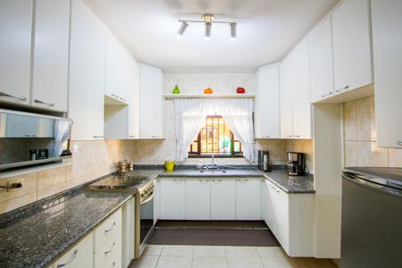 Casa à venda com 225m², 3 quartos e 4 vagas Casa à venda com 225m², 3 quartos e 4 vagasCozinha