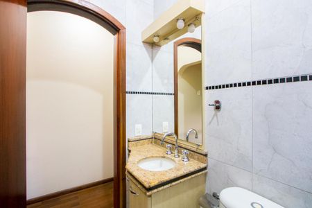 Casa à venda com 225m², 3 quartos e 4 vagas Casa à venda com 225m², 3 quartos e 4 vagasBanheiro Social 1