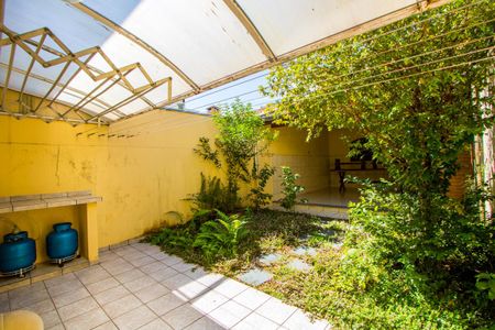 Casa à venda com 225m², 3 quartos e 4 vagas Casa à venda com 225m², 3 quartos e 4 vagasQuintal