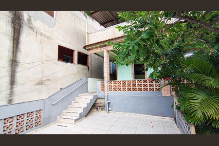 Casa à venda com 205m², 2 quartos e 1 vaga Casa à venda com 205m², 2 quartos e 1 vagaVaranda