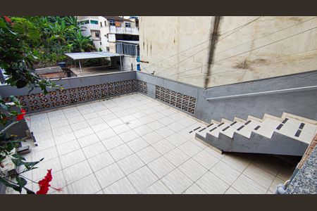 Casa à venda com 205m², 2 quartos e 1 vaga Casa à venda com 205m², 2 quartos e 1 vagaVaranda