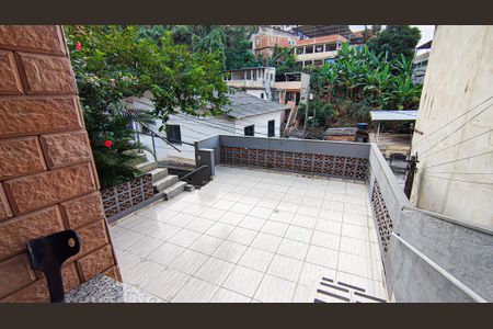 Casa à venda com 205m², 2 quartos e 1 vaga Casa à venda com 205m², 2 quartos e 1 vagaVaranda