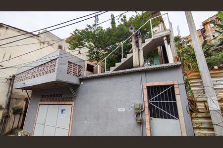 Casa à venda com 205m², 2 quartos e 1 vaga Casa à venda com 205m², 2 quartos e 1 vagaFachada