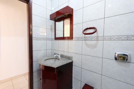 Casa à venda com 205m², 3 quartos e 2 vagasBanheiro do Térreo