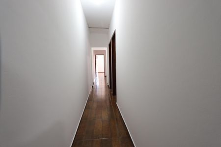 Casa à venda com 205m², 3 quartos e 2 vagasCorredor
