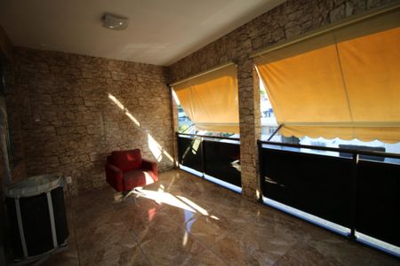 Casa à venda com 171m², 2 quartos e sem vagaVaranda 2º piso