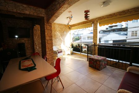 Casa à venda com 171m², 2 quartos e sem vagaVaranda 1º piso