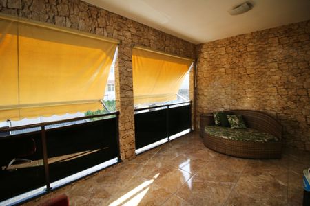 Casa à venda com 171m², 2 quartos e sem vagaVaranda 2º piso