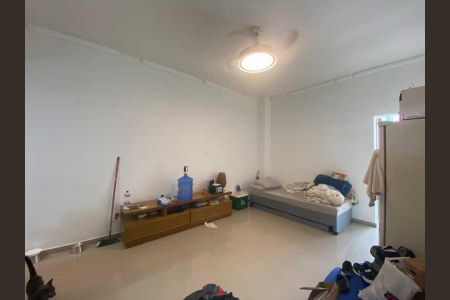 Apartamento à venda com 32m², 1 quarto e sem vaga