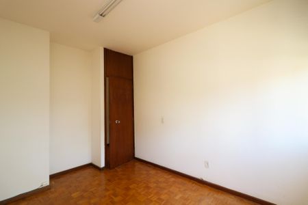 Casa à venda com 500m², 4 quartos e 4 vagas Casa à venda com 500m², 4 quartos e 4 vagasQuarto 2