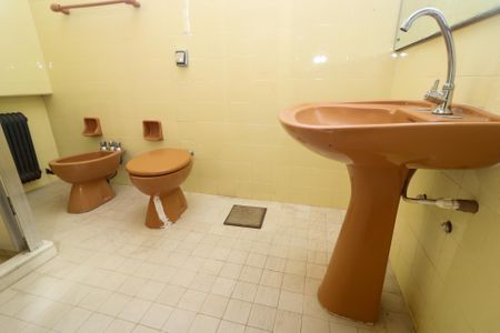 Casa à venda com 500m², 4 quartos e 4 vagas Casa à venda com 500m², 4 quartos e 4 vagasBanheiro da Suíte