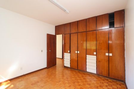 Casa à venda com 500m², 4 quartos e 4 vagas Casa à venda com 500m², 4 quartos e 4 vagasQuarto 3