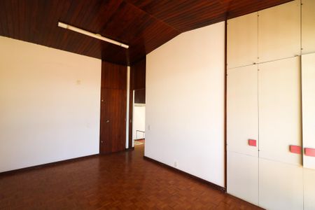 Casa à venda com 500m², 4 quartos e 4 vagas Casa à venda com 500m², 4 quartos e 4 vagasSala 2