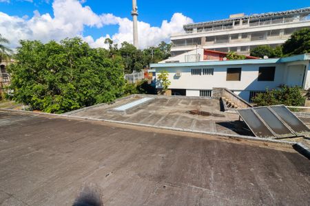 Casa à venda com 500m², 4 quartos e 4 vagas Casa à venda com 500m², 4 quartos e 4 vagasTerraço