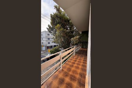 Casa à venda com 252m², 3 quartos e 4 vagas Casa à venda com 252m², 3 quartos e 4 vagasSacada