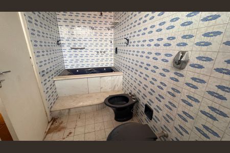 Casa à venda com 252m², 3 quartos e 4 vagas Casa à venda com 252m², 3 quartos e 4 vagasBanheiro da Suíte