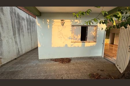 Casa à venda com 252m², 3 quartos e 4 vagas Casa à venda com 252m², 3 quartos e 4 vagasQuintal - Casa de baixo