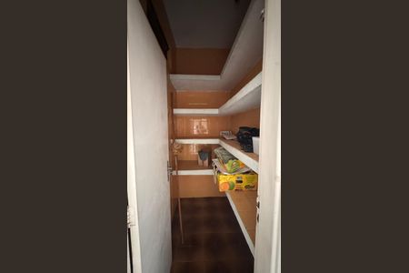 Casa à venda com 252m², 3 quartos e 4 vagas Casa à venda com 252m², 3 quartos e 4 vagasDespensa
