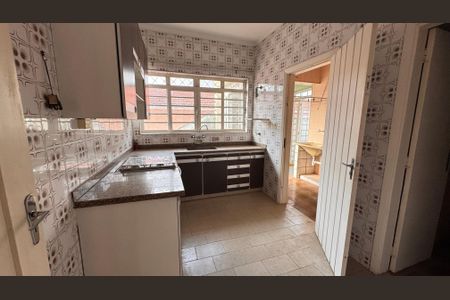 Casa à venda com 252m², 3 quartos e 4 vagas Casa à venda com 252m², 3 quartos e 4 vagasCozinha