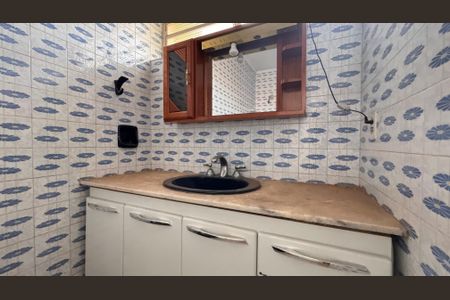 Casa à venda com 252m², 3 quartos e 4 vagas Casa à venda com 252m², 3 quartos e 4 vagasBanheiro da Suíte