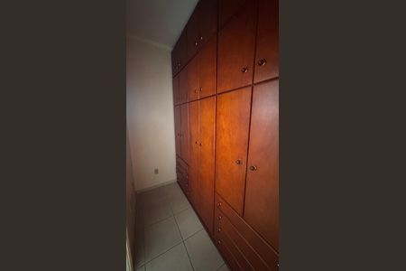 Casa à venda com 252m², 3 quartos e 4 vagas Casa à venda com 252m², 3 quartos e 4 vagasCloset da suíte