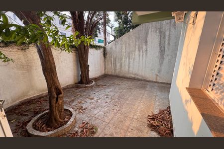 Casa à venda com 252m², 3 quartos e 4 vagas Casa à venda com 252m², 3 quartos e 4 vagasQuintal - Casa de baixo