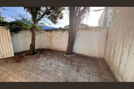 Casa à venda com 252m², 3 quartos e 4 vagas Casa à venda com 252m², 3 quartos e 4 vagasQuintal - Casa de baixo