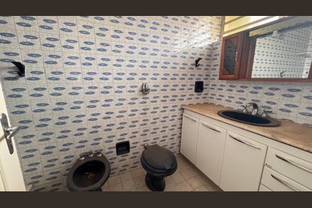 Casa à venda com 252m², 3 quartos e 4 vagas Casa à venda com 252m², 3 quartos e 4 vagasBanheiro da Suíte
