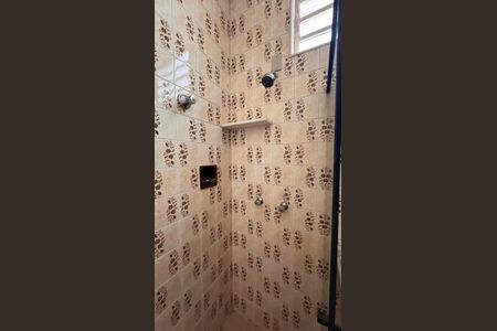 Casa à venda com 252m², 3 quartos e 4 vagas Casa à venda com 252m², 3 quartos e 4 vagasBanheiro Social