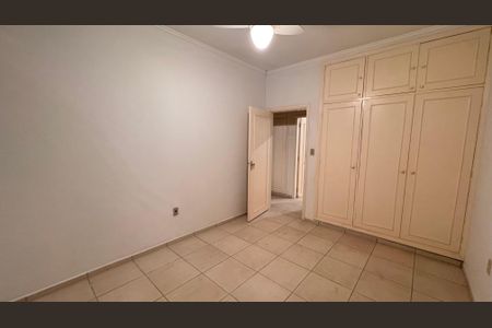 Casa à venda com 252m², 3 quartos e 4 vagas Casa à venda com 252m², 3 quartos e 4 vagasQuarto 2