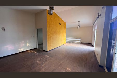 Casa à venda com 252m², 3 quartos e 4 vagas Casa à venda com 252m², 3 quartos e 4 vagasSala