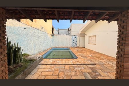 Casa à venda com 252m², 3 quartos e 4 vagas Casa à venda com 252m², 3 quartos e 4 vagasPiscina