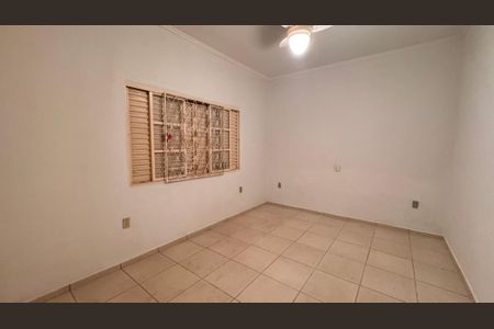 Casa à venda com 252m², 3 quartos e 4 vagas Casa à venda com 252m², 3 quartos e 4 vagasQuarto 2