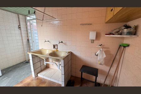 Casa à venda com 252m², 3 quartos e 4 vagas Casa à venda com 252m², 3 quartos e 4 vagasÁrea de Serviço