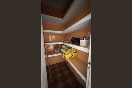 Casa à venda com 252m², 3 quartos e 4 vagas Casa à venda com 252m², 3 quartos e 4 vagasDespensa