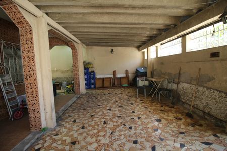 Casa para alugar com 360m², 4 quartos e 3 vagasVaranda e garagem