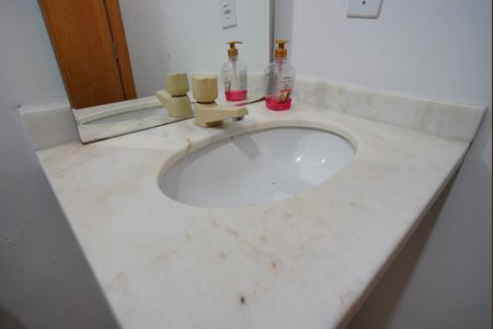 Apartamento à venda com 67m², 2 quartos e 1 vagaBanheiro Social