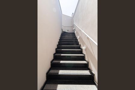 Casa de condomínio à venda com 118m², 2 quartos e 2 vagas Casa de condomínio à venda com 118m², 2 quartos e 2 vagasÁrea Comum - Escada