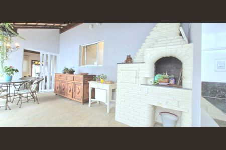 Casa à venda com 87m², 3 quartos e 2 vagasChurrasqueira