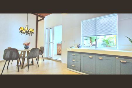 Casa à venda com 87m², 3 quartos e 2 vagasCozinha - Armários