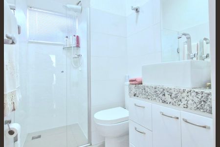 Casa à venda com 87m², 3 quartos e 2 vagasBanheiro social 2