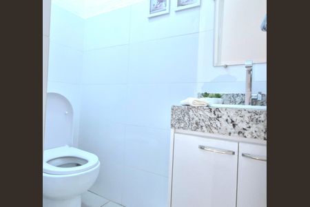 Casa à venda com 87m², 3 quartos e 2 vagasBanheiro social