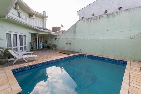 Casa à venda com 326m², 4 quartos e 2 vagasPiscina